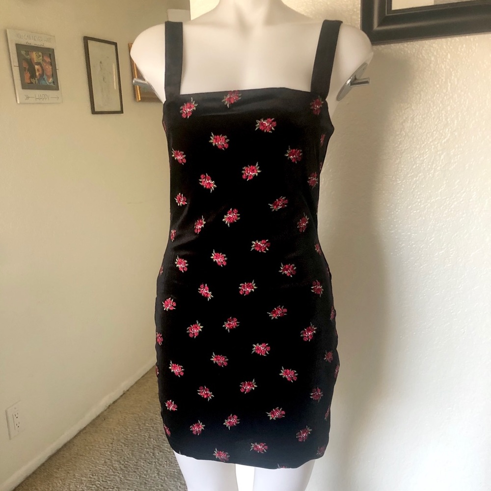 🆕 Forever 21 🆕 Black Floral dress